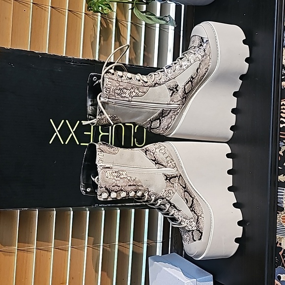 Club Exx Traitor Boots - Picture 8 of 10